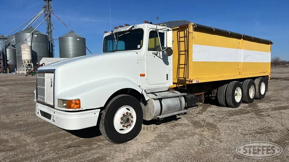 1990 International 9400 Grain Truck