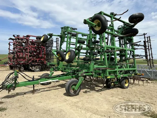 John Deere 1810