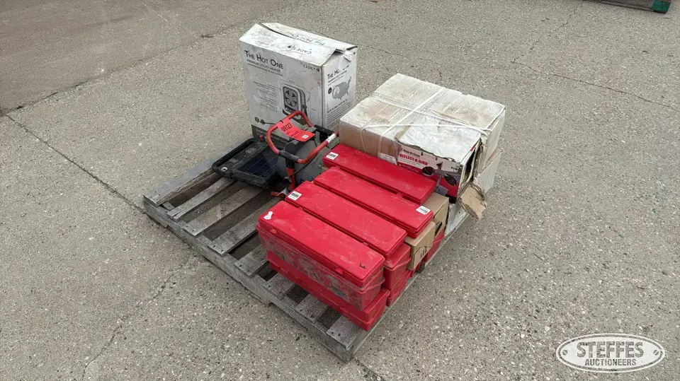 Pallet of electric fencing Shop Equipment-Other