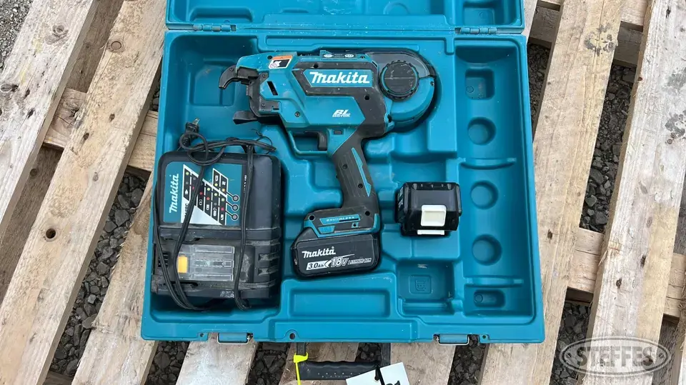 Makita XRT01 Power Tool