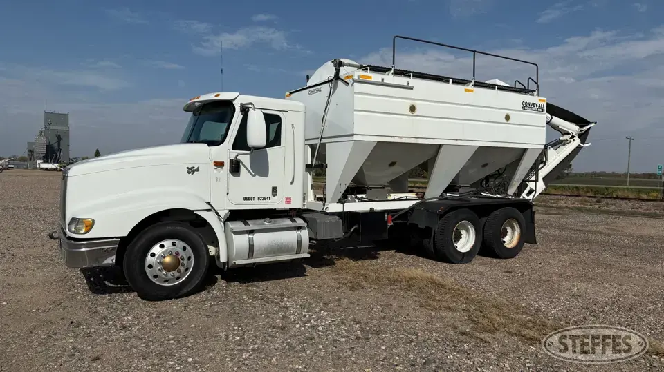 2001 International 9400i Eagle Tender Truck