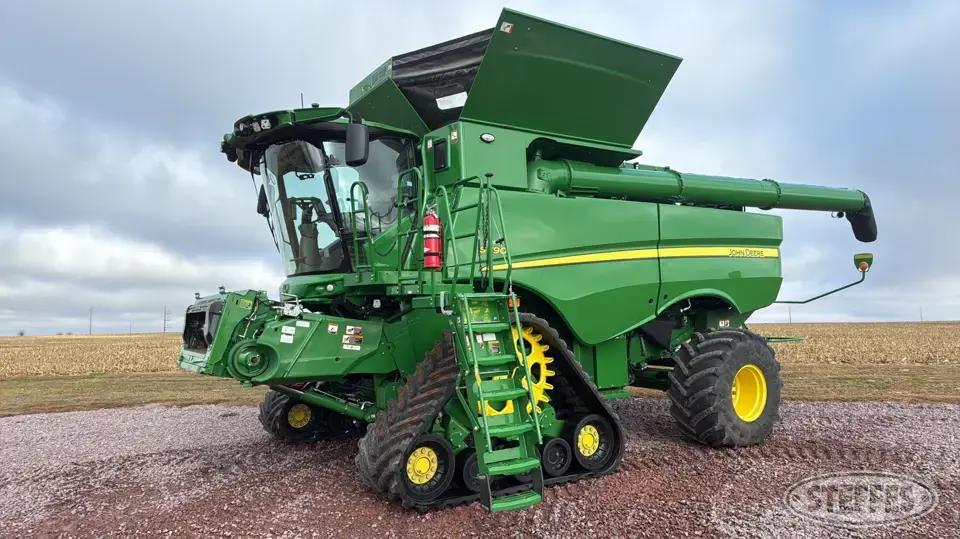 2023 John Deere S790 Combine