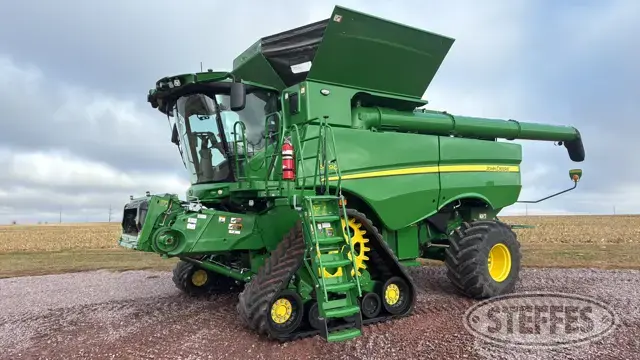 2023 John Deere S790