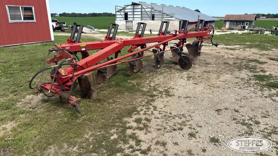 International 720 Plow