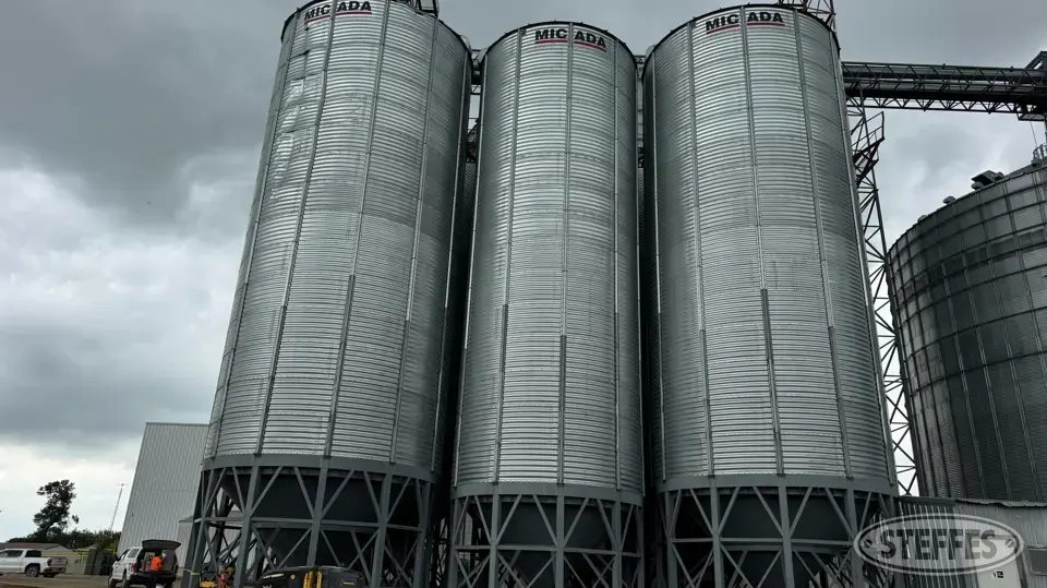 1999 Micada Hopper Bin