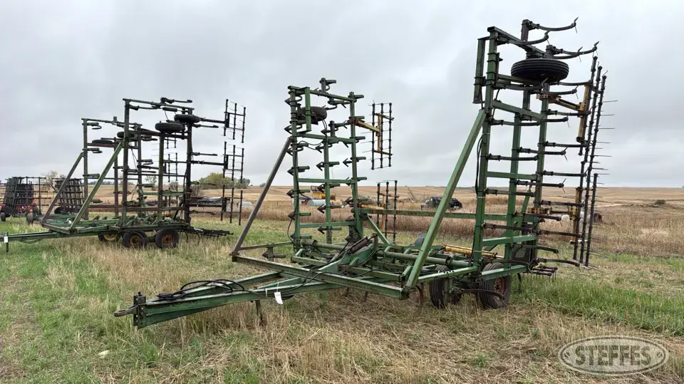 John Deere 1000 Field Cultivator