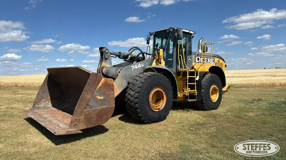 2011 Deere 744K Wheel Loader