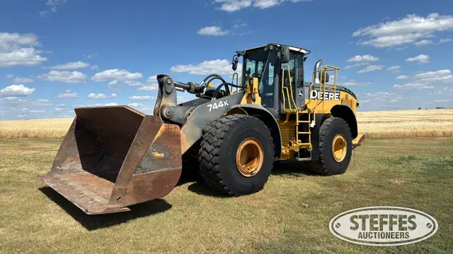 2011 Deere 744K