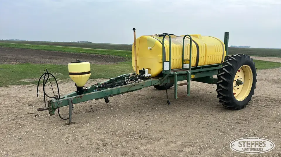1996 Summers Pull-Type Sprayer