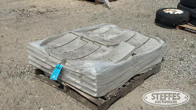 (41) Curved concrete edgers