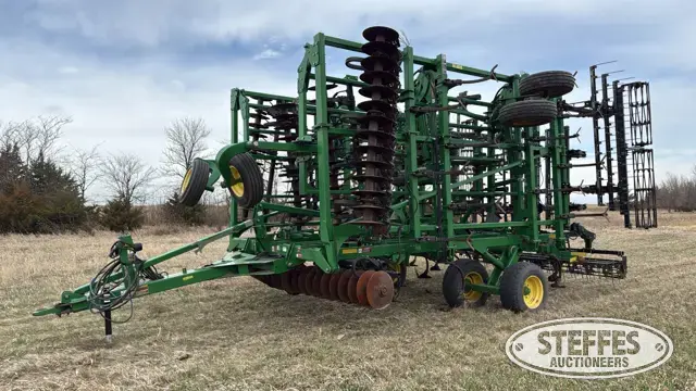 2016 John Deere 2310