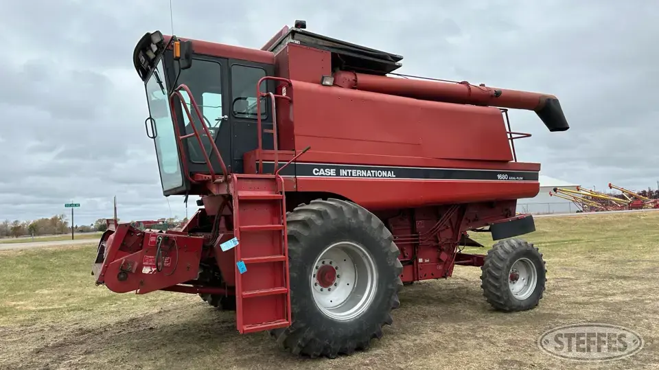 1990 Case IH 1680 Combine