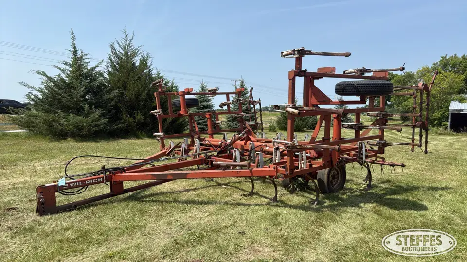 Wil-Rich 13FCW Field Cultivator