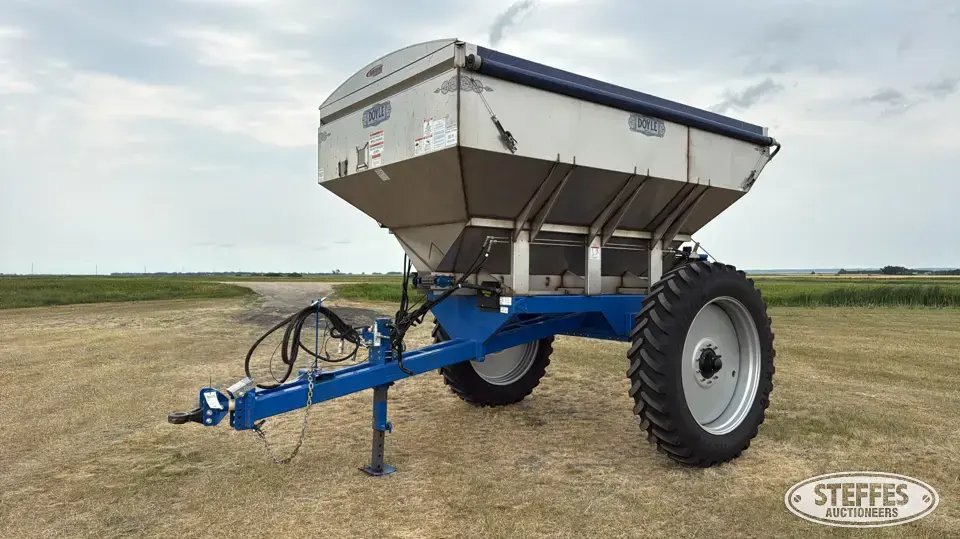 Doyle pull-type single axle dry spreader Self-Propelled Dry Applicators-Spreaders-Floater