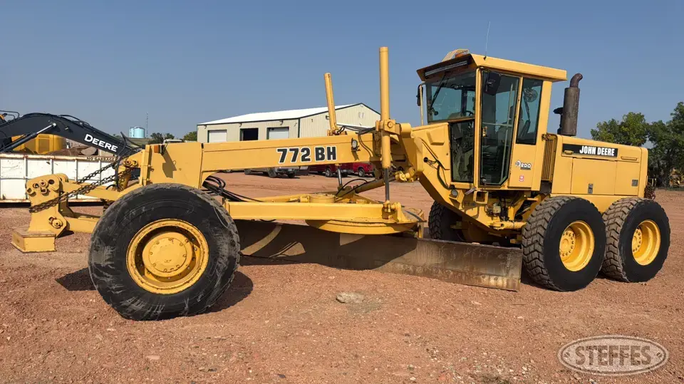 1995 Deere 772BH Motor Grader