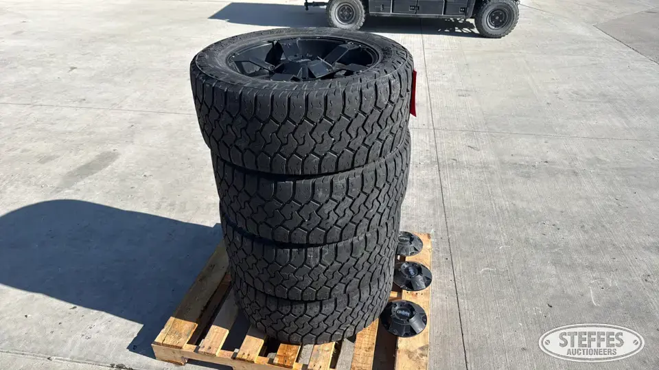 (4) Toyo 285/55R20 tires Passenger-Light Truck Tire