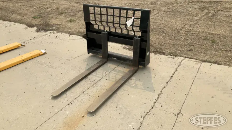 CAT skid steer pallet forks Skid Steer Fork