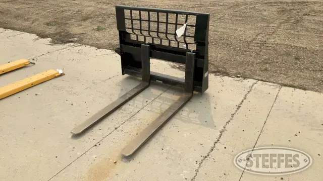 CAT skid steer pallet forks