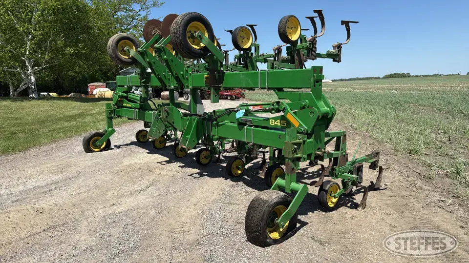 John Deere 845 Row Crop Cultivator