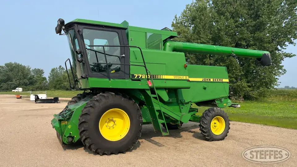 1988 John Deere 7720 Titan II Combine