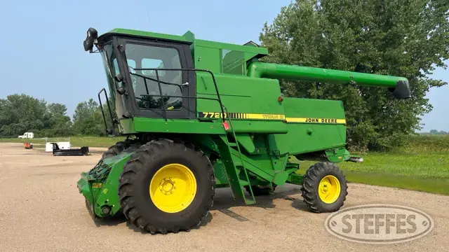 1988 John Deere 7720 Titan II