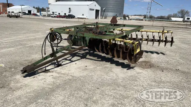 John Deere 210