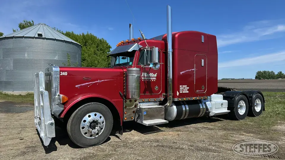2001 Peterbilt 379 EXHD Conventional Truck with Sleeper