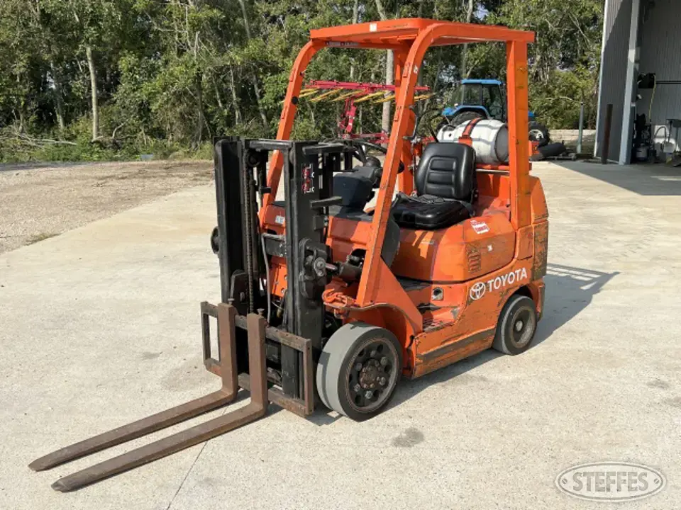 Toyota 7FGU25 Warehouse Forklift