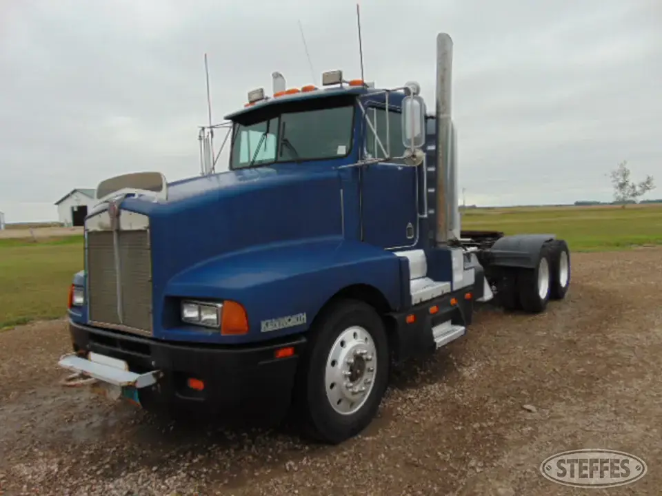 1987 Kenworth T600 Conventional Truck without Sleeper