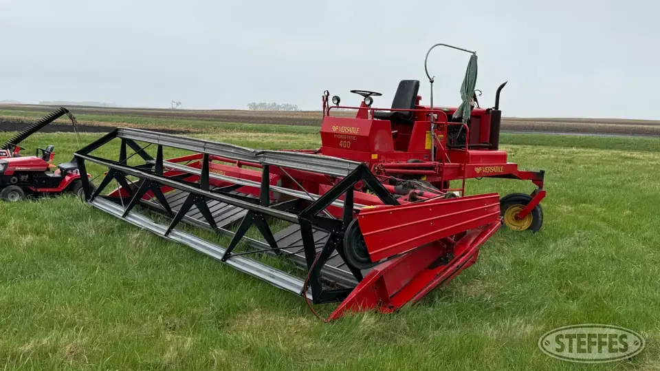 1984 Versatile 400 Self-Propelled Swather