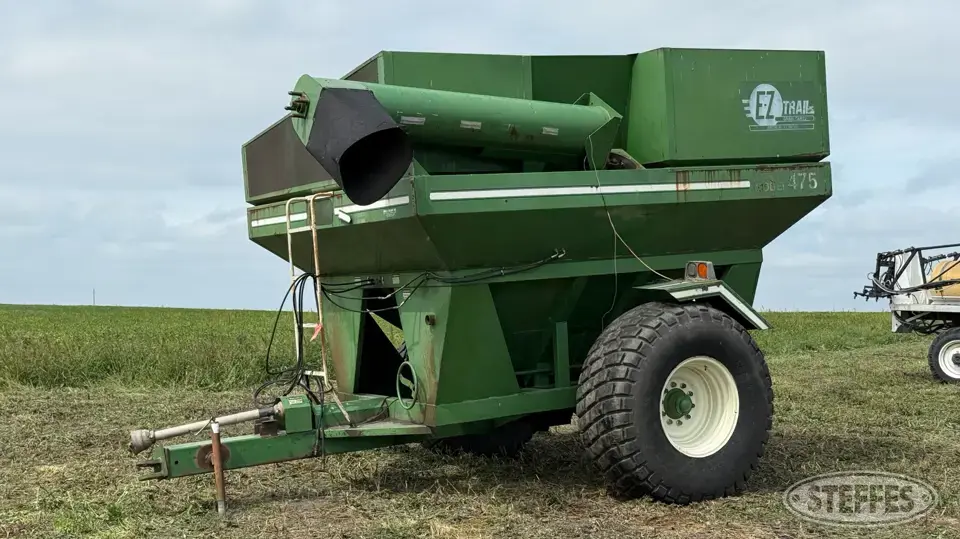 EZ-Trail 475 Grain Cart