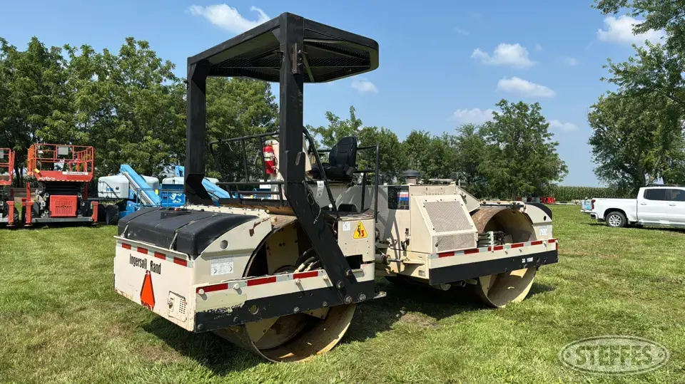 2002 Ingersoll Rand DD-110HF Self-Propelled Tandem Compactor
