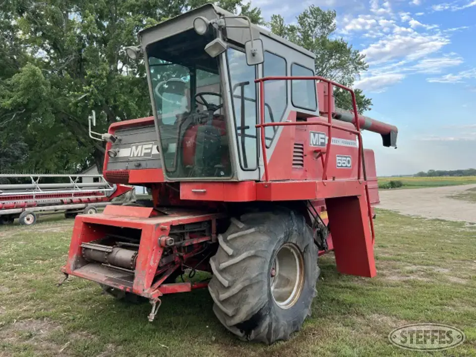 1981 Massey Ferguson 550 Combine