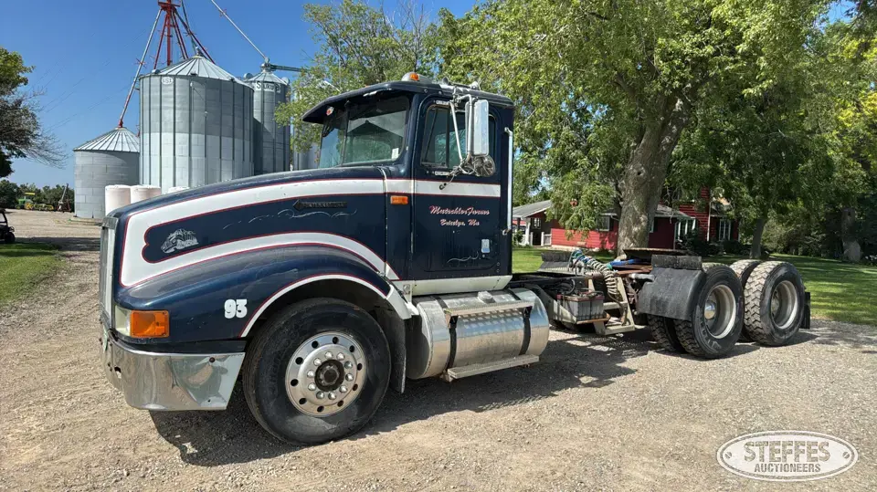 1993 International 9400 Conventional Truck without Sleeper