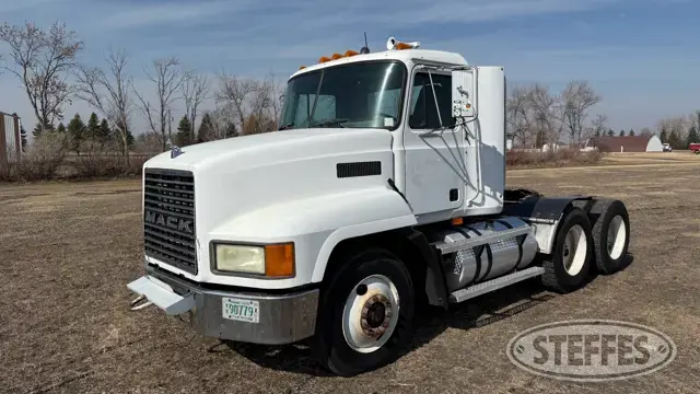 1998 Mack CH613
