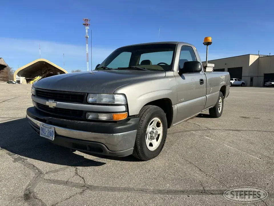 2000 Chevrolet 1500 Silverado Half Ton Pickup