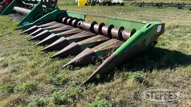 John Deere 853
