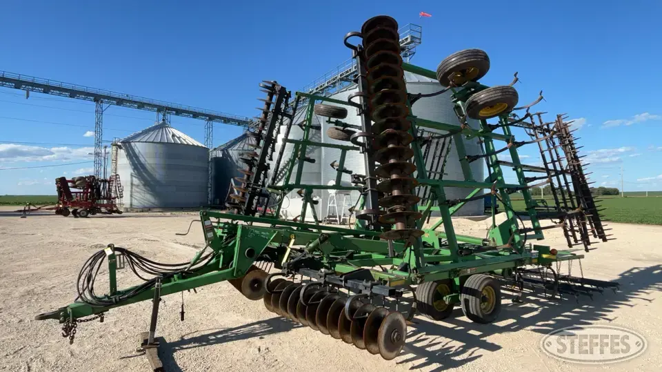 John Deere 726 Soil Finisher