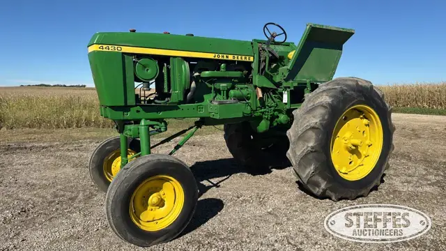 John Deere 4430
