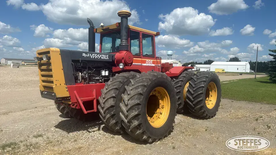 1984 Versatile 895 4WD Tractor
