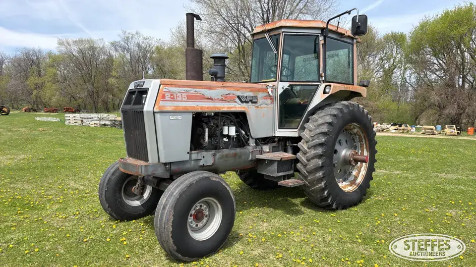 1982 White 2-135 2WD Tractor