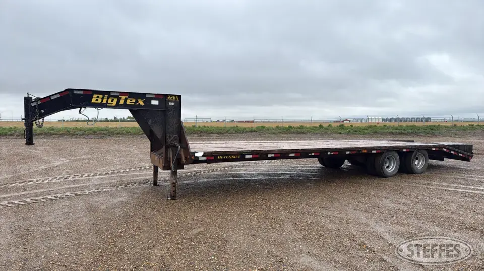 2012 Big Tex 22GN-25BK+5CP Flatbed Trailer