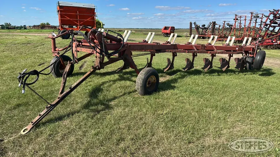 International 700 Automatic Plow