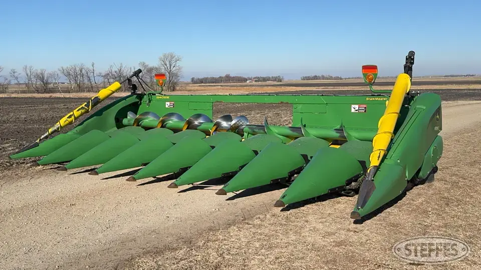 2010 John Deere 608C StalkMaster Corn Head