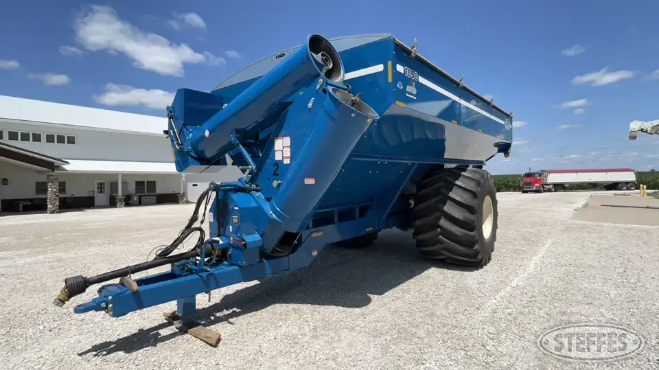 2009 Kinze Harvest Commander 1050 Grain Cart