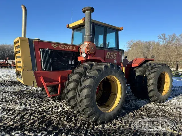 1983 Versatile 835