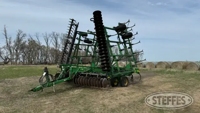John Deere 726