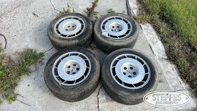 (4) Corvette 255/50ZR16 tires