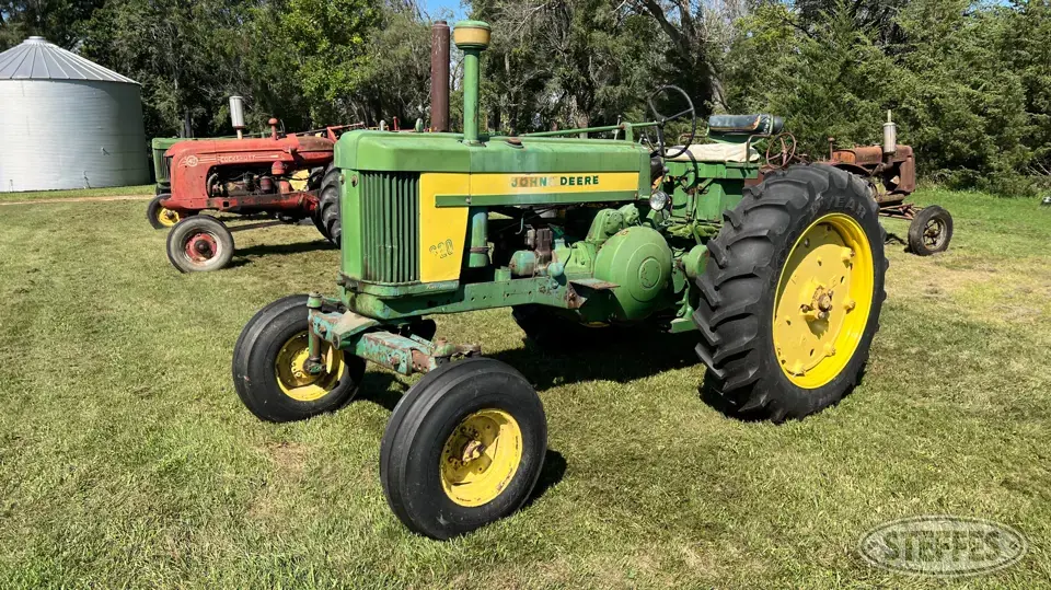1958 John Deere 620 Collectible Tractor