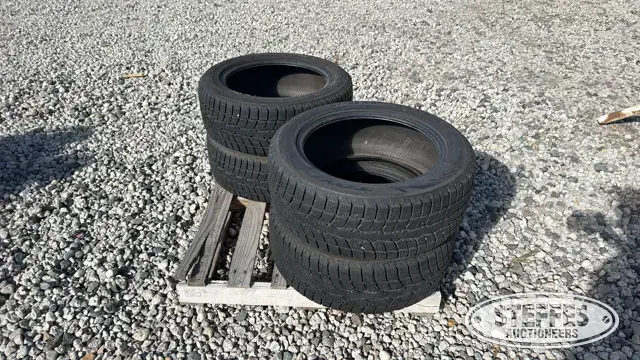(4) Toyo Observe GSI-6LS 235/55R18 tires